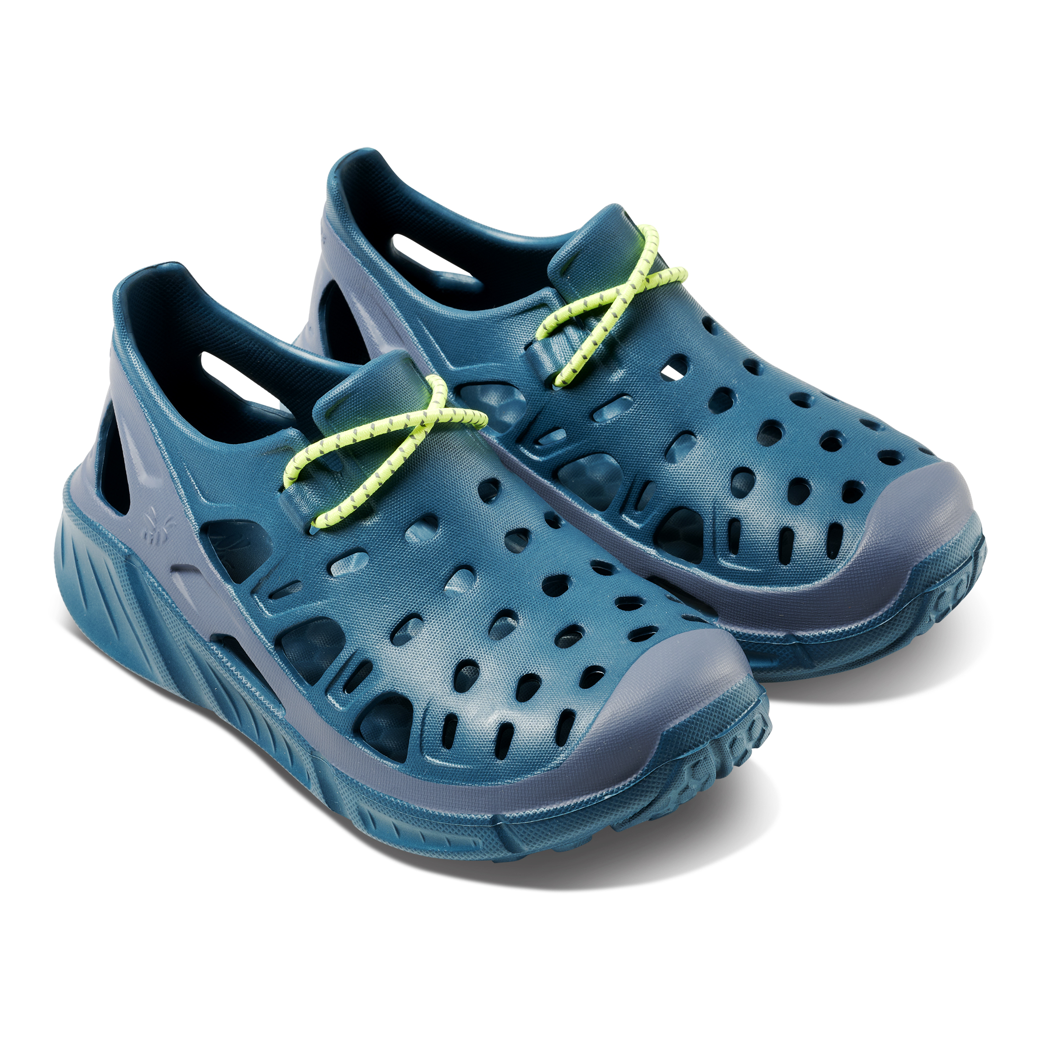 TREKKING SHOES
